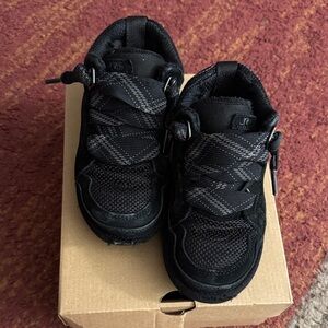 UGG Lowmel size 13